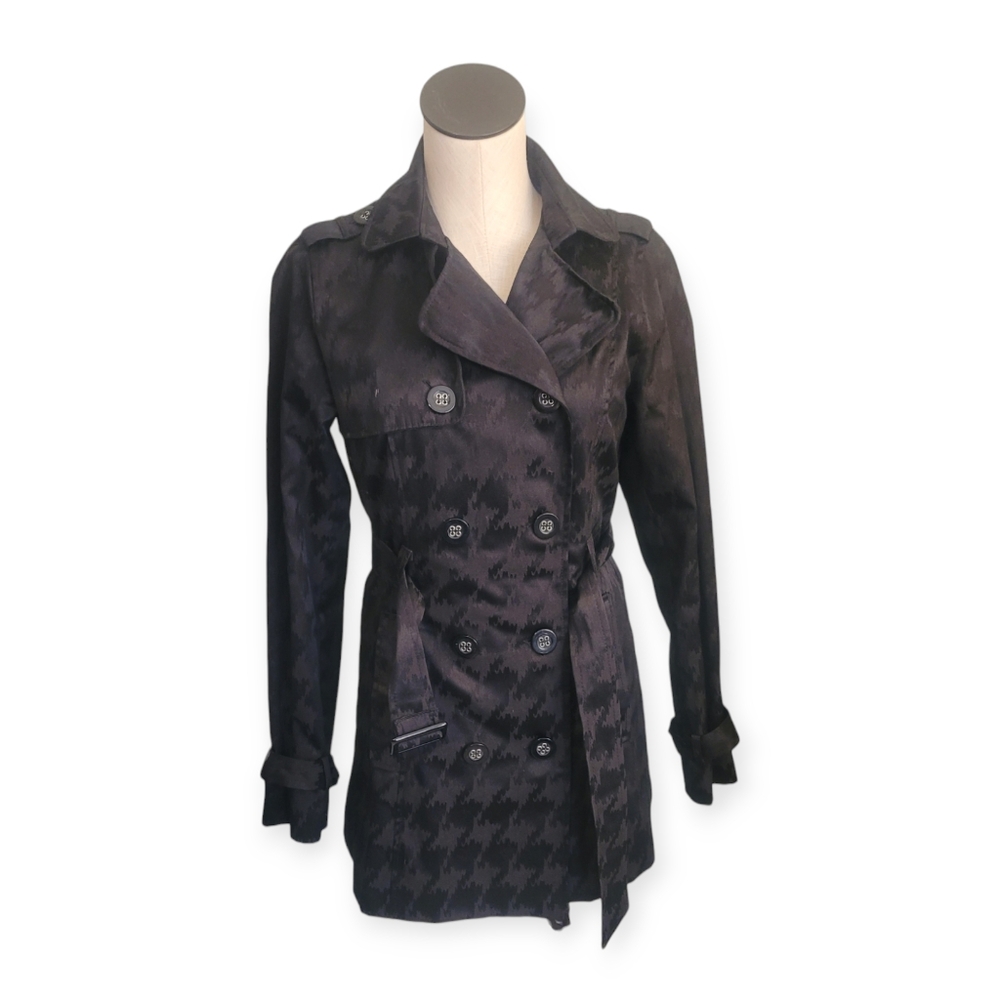 Black Jacket With Embossed Pattern - image 2